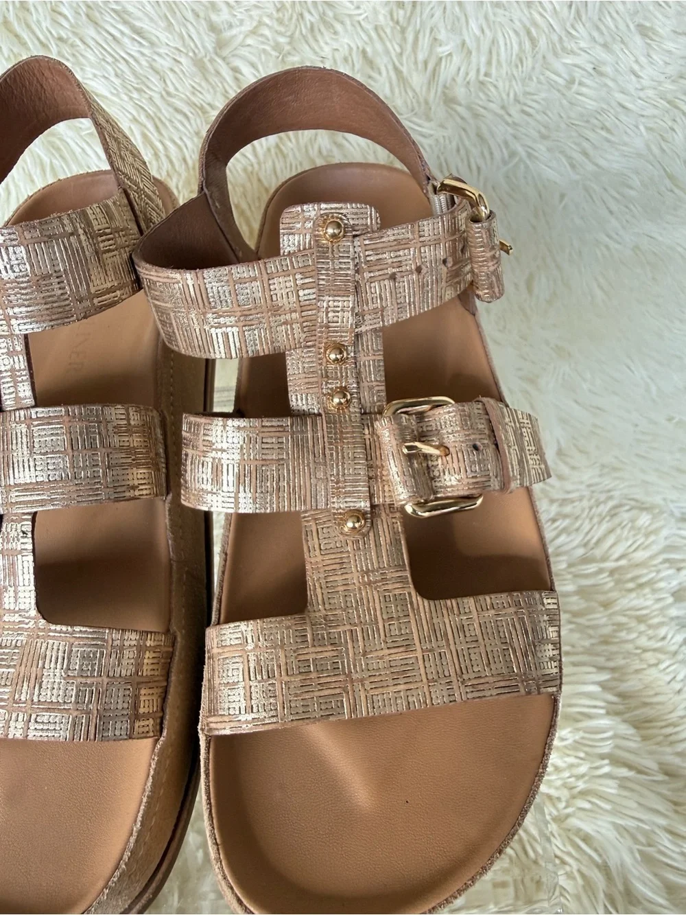 Donald Pliner Jesmin Platform Wedge Sandals Gold Embossed Leather Size7.5